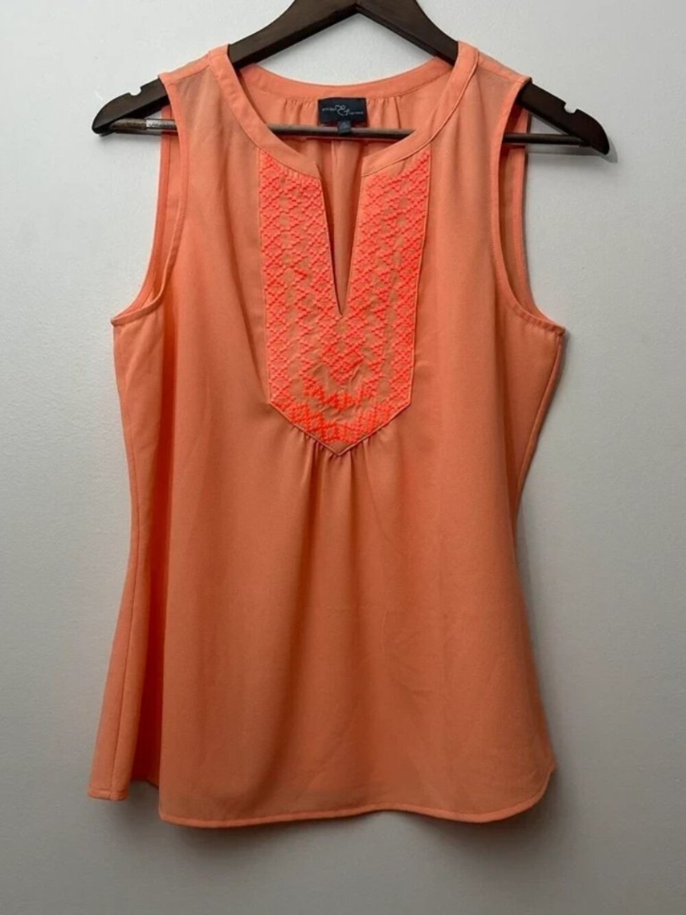 Market & Spruce Women’s Medium Coral Embroidered Sleeveless Blouse Split Neck